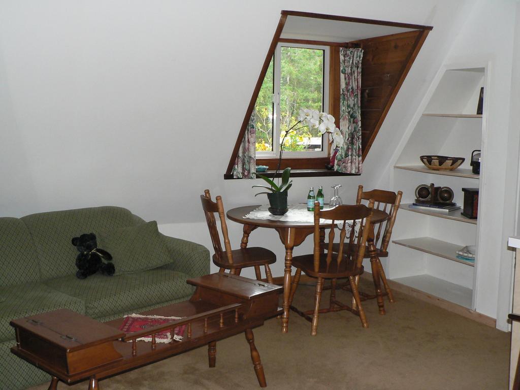 Cedar Song B&B Parksville Bilik gambar