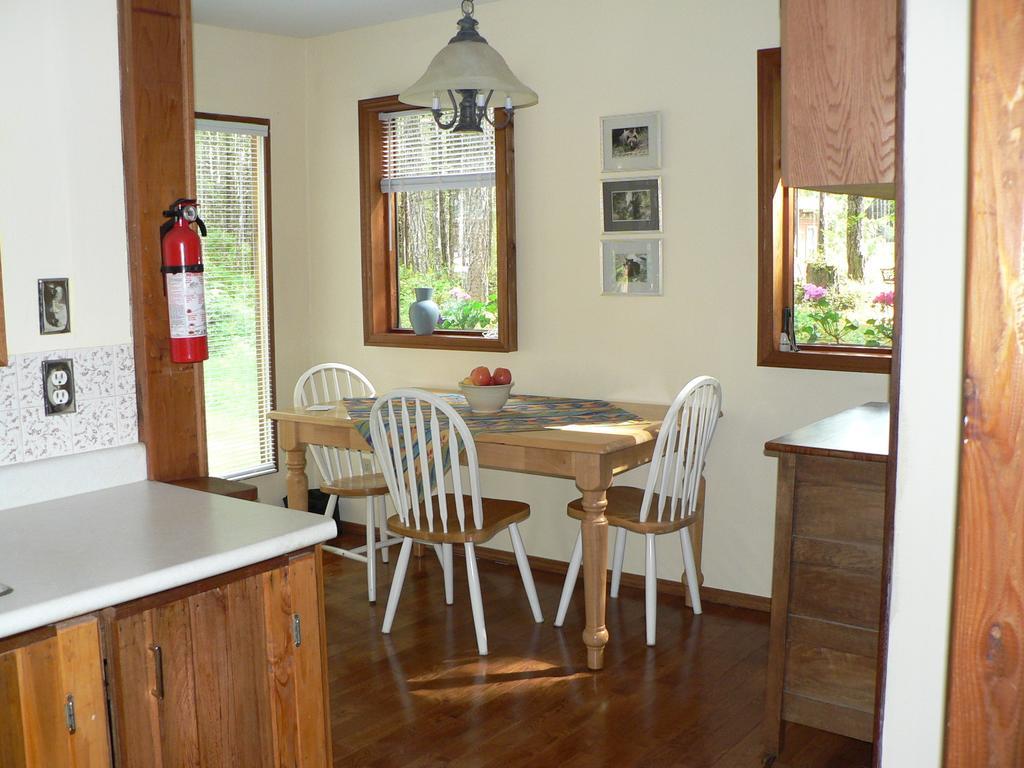 Cedar Song B&B Parksville Bilik gambar